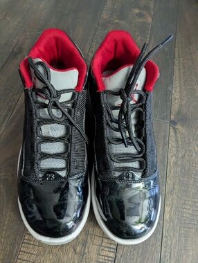 Nike Air Max Aura2 Basketbal Black and Red High-Top Sneakers with Glossy Toe